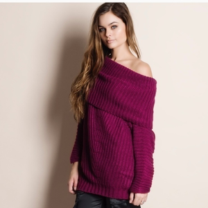 NWT MAGENTA OFF THE‎ SHOULDER OVERSIZED SWEATER